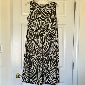 Liz Claiborne Black and White Crew Neck Midi Dress